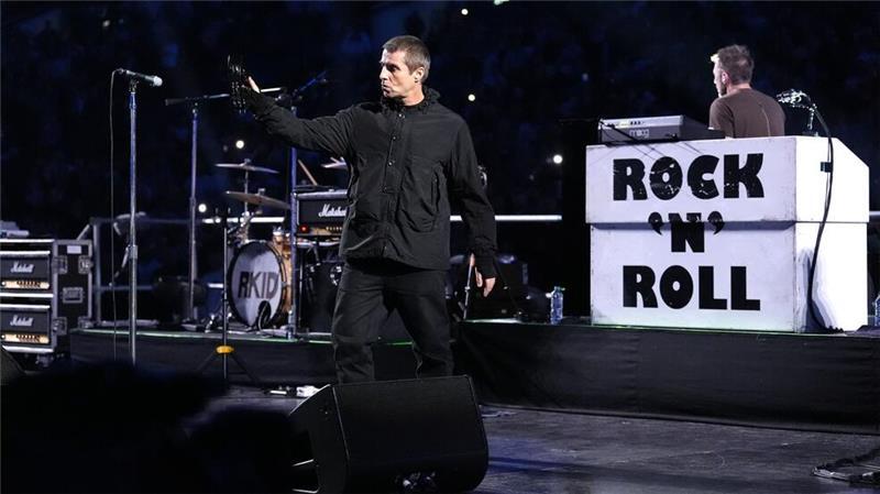 Oasis-Sänger brachte das Publikum im Wembley-Stadion in Stimmung.