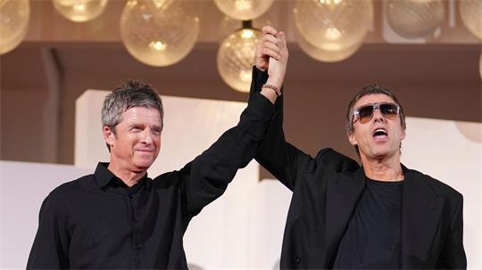 Oasis nutzte in Venedig nicht den offiziellen Weg zum roten Teppich - stattdessen kamen die Musiker heimlich über einen Seiteneingang.