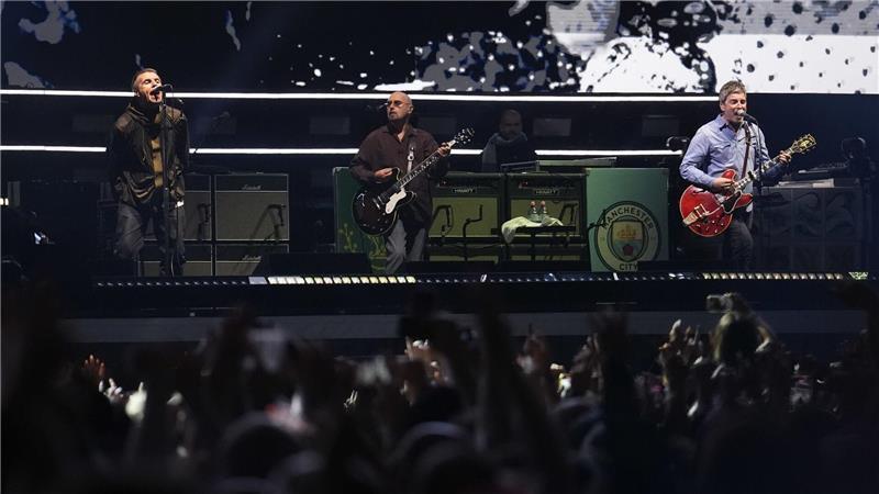 Oasis-Comeback in Wales: Alles wieder so wie früher? Oasis startete ihre lang ersehnte Tour in Cardiff.