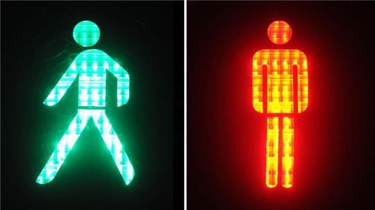 Ob Fußgänger, Auto- oder Radfahrer: Der ADAC stellte bei einer Untersuchung in Hamburg eine Reihe von Rotlichtverstößen fest. (Symbolbild)