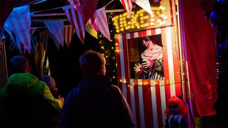 Gruseltipps für Halloween: Wo spukt es in Niedersachsen? Ob Geisterbahn oder Party – bei den Halloween-Veranstaltungen in Niedersachsen ist für jeden was dabei.