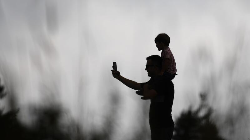 Ob Kinderfotos ins Internet gehören, ist eine vieldiskutierte Frage. (Archivfoto)
