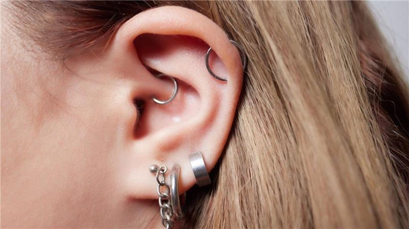 Schwere Infektion nach Piercing: So gefährlich ist der Körperschmuck Ob Ohr, Zunge, Lippe oder Nase: Piercings erfreuen sich nach wie vor großer Beliebtheit. Der Metallschmuck stellt jedoch auch ein Risiko dar.