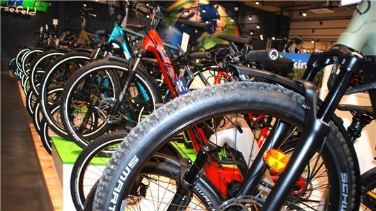 Ob SUV-, Gravel- und Trekking-Rad: Breitere Reifen bieten Fahrspaß mit mehr Komfort.