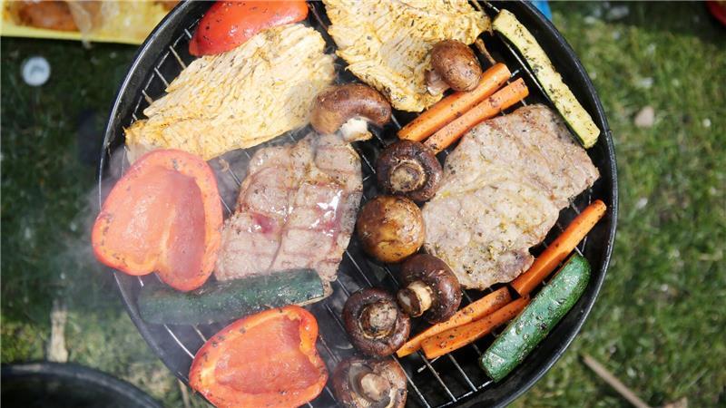 Ob Tofuwurst oder Steak: Im Frühling kann der Grill wieder angeschmissen werden. (Symbolbild)