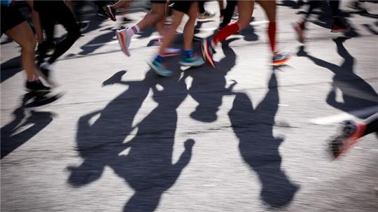 Ob ambitionierter Läufer oder Spaziergänger - beim Parkrun ist jeder willkommen. (Symbolfoto)