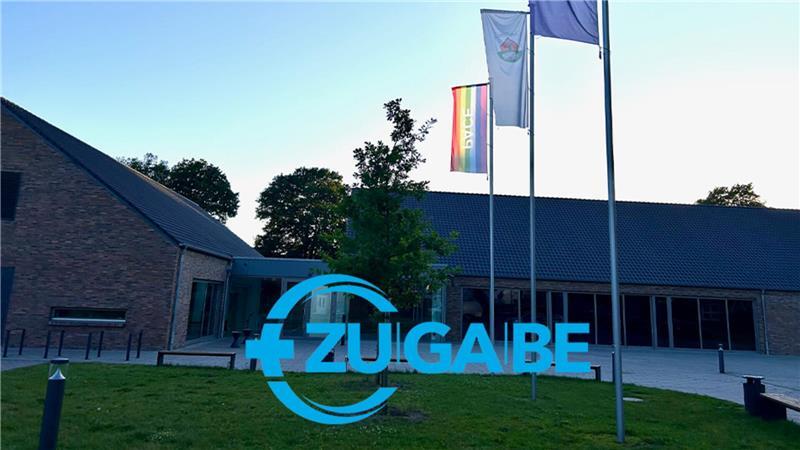 Ob der Platz vor dem Dorfgemeinschaftshaus Hammah für einen AfD-Infostand genehmigt werden musste oder nicht - darüber gibt es unterschiedliche Meinungen.