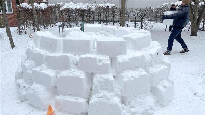 Ob der Schnee für einen Iglu reicht?