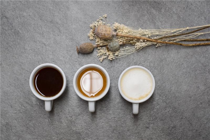 Ob schwarz, mit Milch oder etwas Schaum: Damit ein Kaffee wirklich gelingt, sollte man einiges bei der Zubereitung beachten. Foto: earlybird coffee GmbH/dpa