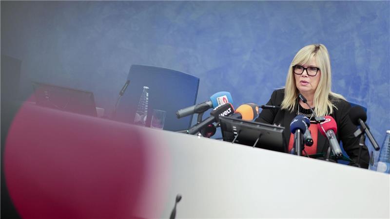 Arne Semsrott soll doch in Magdeburger Stadtbibliothek lesen Oberbürgermeisterin Simone Borris (parteilos) will auch zur Lesung in der Stadtbibliothek kommen. (Archivbild)