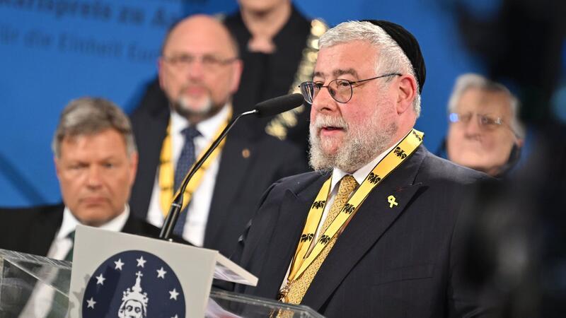 Oberrabbiner Pinchas Goldschmidt ist mit dem  Internationalen Karlspreis zu Aachen ausgezeichnet worden.