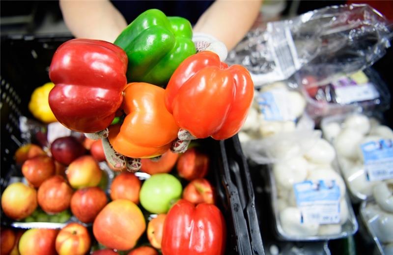 Oberschüler aus Harsefelder packen schon länger bei der Tafel an. Foto: dpa (Symbolbild)