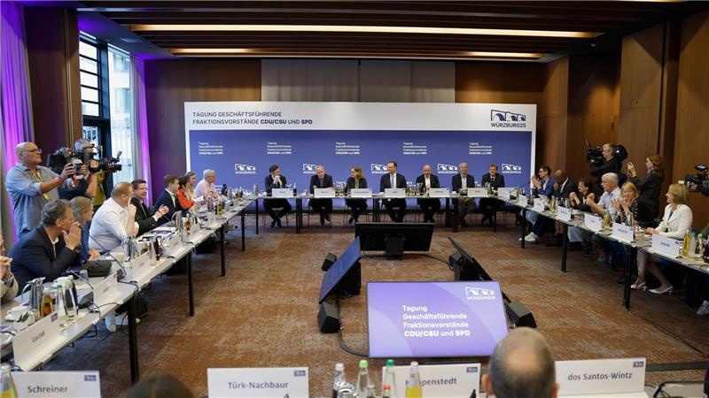 Schwarz-Rot will Harmonie für den Herbst Öffentlich unklar bleibt nach der Klausur, wie bei der Nachbesetzung von Richterstellen am Bundesverfassungsgericht ein neuer Koalitionsstreit ausgeschlossen werden kann.