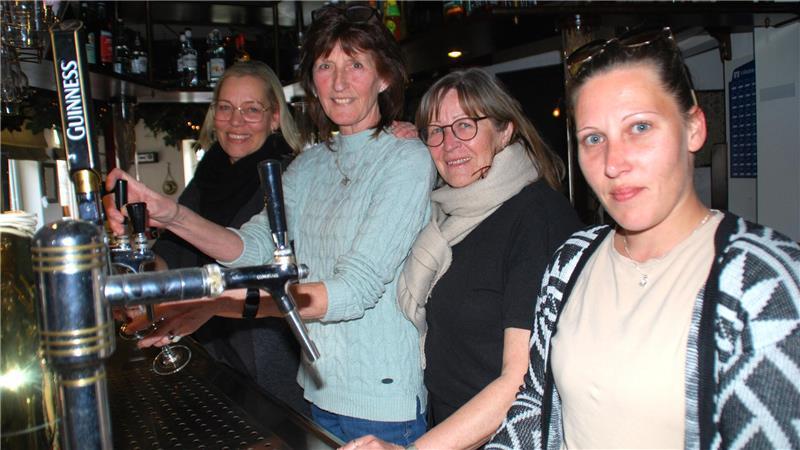 Öffnen wieder die Zapfhähne: Das Tresen-Team (von links) mit Petra Miesner, Annette Albers, Marlies Hauschild-Krebs und Nadine Detloff.