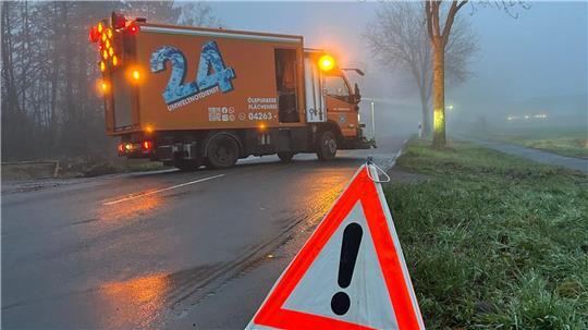 Ölspurbeseitigung im dichten Nebel