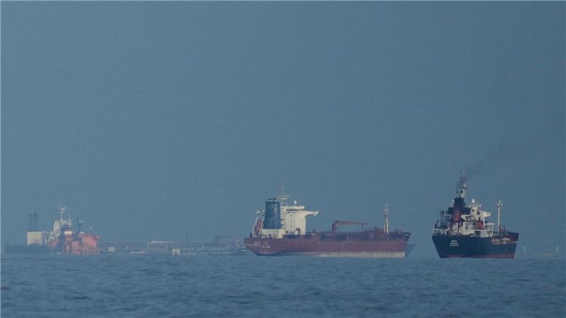 Öltanker und Frachtschiffe reihen sich in der Straße von Hormus auf. (Archivbild)
