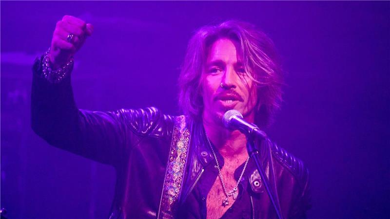 Gil Ofarim hat wieder geheiratet Ofarim hatte seinen Durchbruch in den späten 1990er Jahren mit einer Foto-Love-Story in der Jugendzeitschrift „Bravo“.