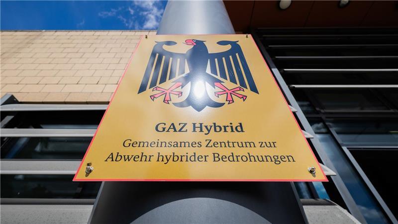 Offiziell eingeweiht wurde das GAZ Hybrid von Bundesinnenminister Alexander Dobrindt (CSU).