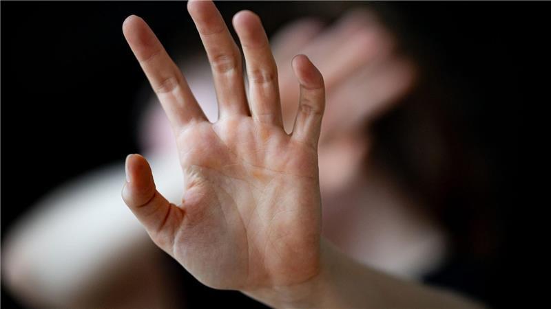 Oft handelt es sich bei den Tätern um Lebenspartner oder Familienmitglieder. (Archivbilder)