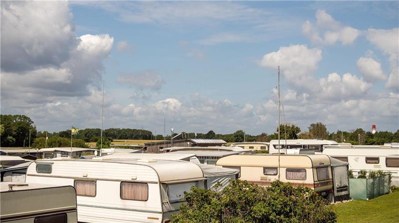 Oft kämpfen Camper gegen das Funkloch. (Foto-Archiv)