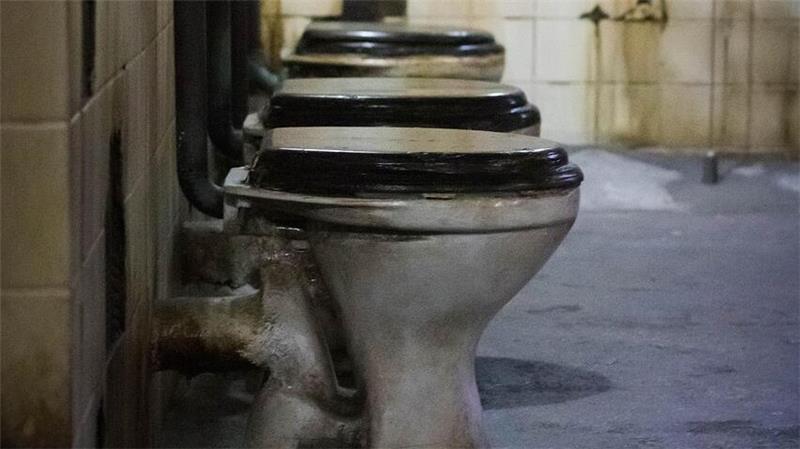 Ekel-Alarm: Schmutzwasserrückstau in Stade-Hahle Ohne Rückstausicherung könnte das Abwasser z.B. aus Toiletten austreten (Symbolbild).
