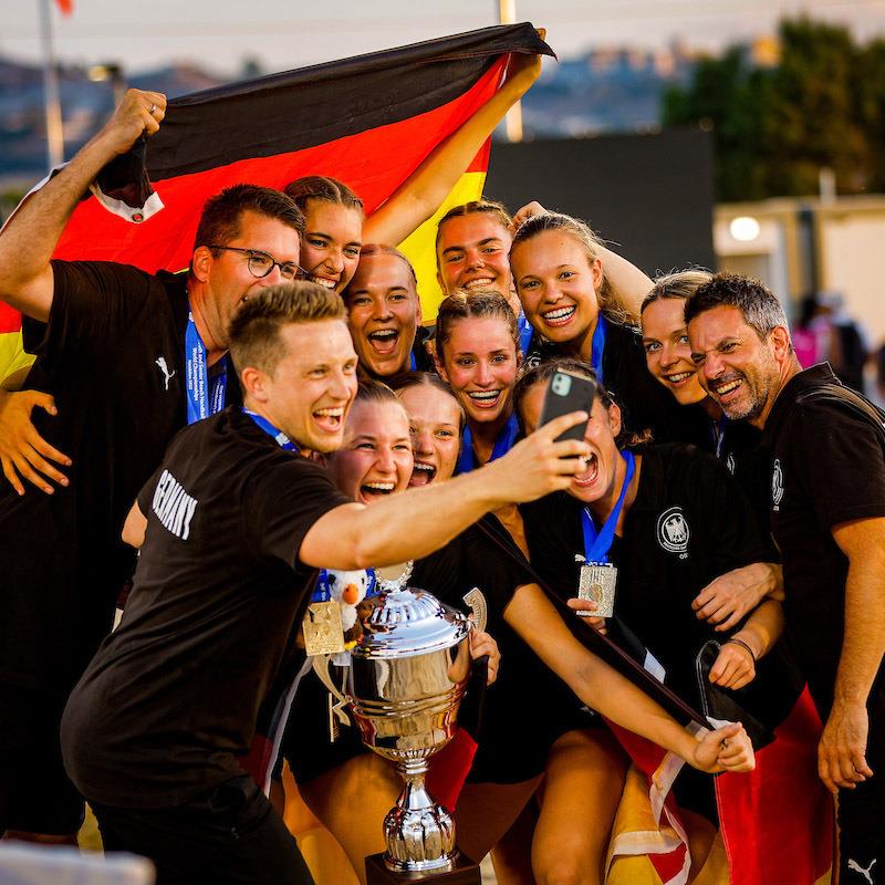Ohne Satzverlust zum WM-Titel - das schaffte vor den deutschen Beachhandballerinnen noch keine andere Nation. Foto: IHF