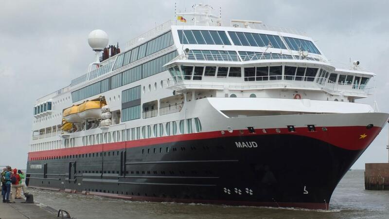 Monsterwelle trifft Kreuzfahrtschiff: Havarierte „Maud“ manövrierunfähig in der Nordsee Ohne Strom und mit zerschlagenen Fenstern auf dem Weg nach Bremerhaven: das Kreuzfahrtschiff „Maud“.Foto: Eckardt