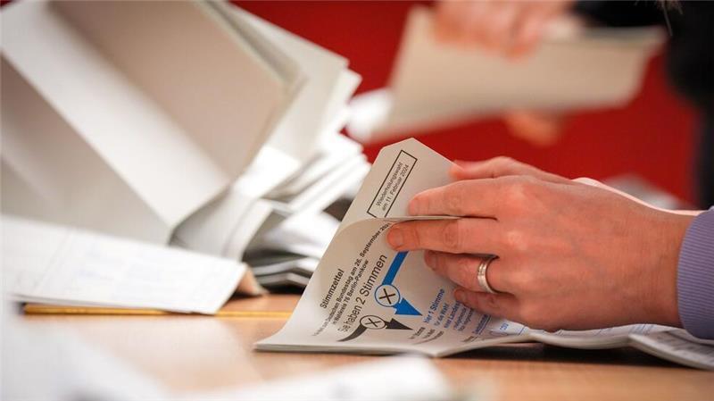 Ohne Wahlhelfer geht es bei der Bundestagswahl im Februar nicht.