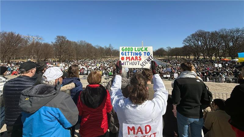 „Rettet die Wissenschaft“: US-Proteste gegen Trumps Politik Ohne Wissenschaft kein Marsflug.