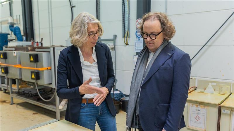 Ohne Zinkbeschichtung würden im Alltag viele Stahlbauwerke und Gegenstände durch Kontakt mit Sauerstoff aus der Luft rosten.