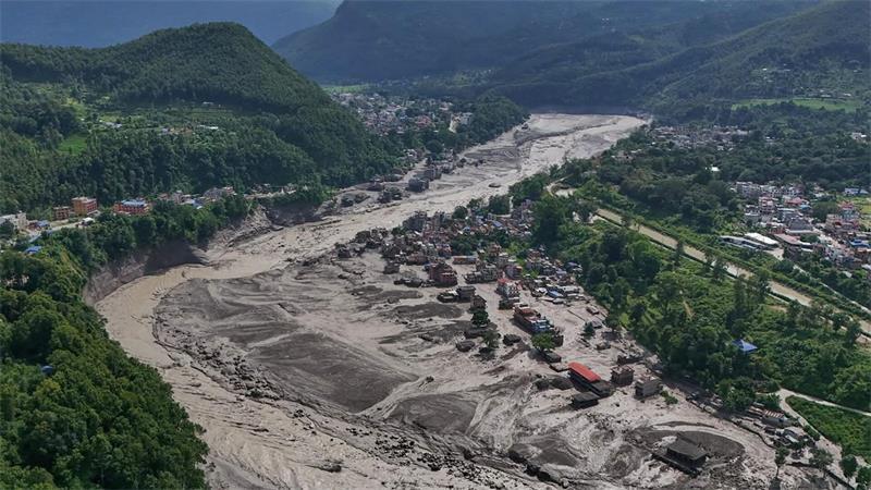 Ohne wesentlich schnellere Fortschritte beim Klimaschutz werde es weitere Katastrophen dieses Ausmaßes geben, sagt Forscherin Otto. (Archivbild)