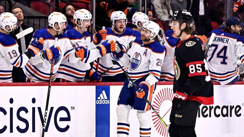 Oilers-Center Leon Draisaitl (29) jubelt über ein Tor, für einen Sieg reicht es am Ende nicht.