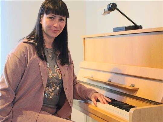 Oksana Cherkez möchte in Buxtehude Klavier und Gesang unterrichten - erst einmal auf Ukrainisch oder Russisch. Foto: Frank