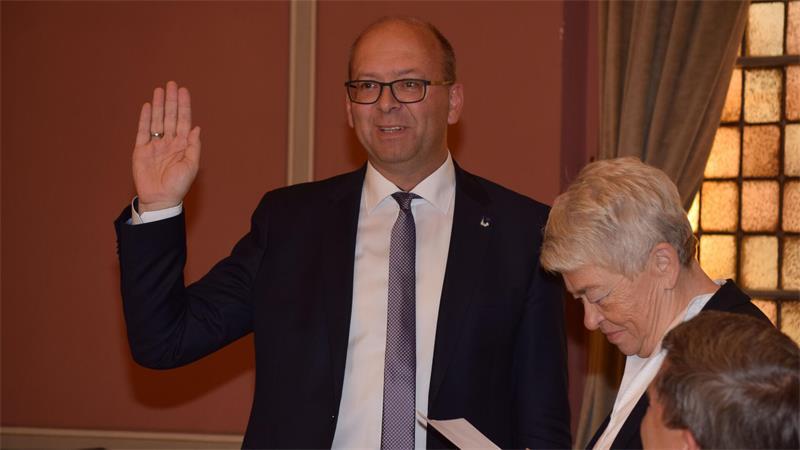 Oktober 2019: Sönke Hartlef legt den Amtseid als Stader Bürgermeister ab.