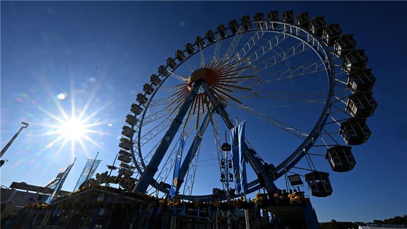 Oktoberfest-Vorgeschmack: Sonne strahlt beim Rundgang über die Wiesn