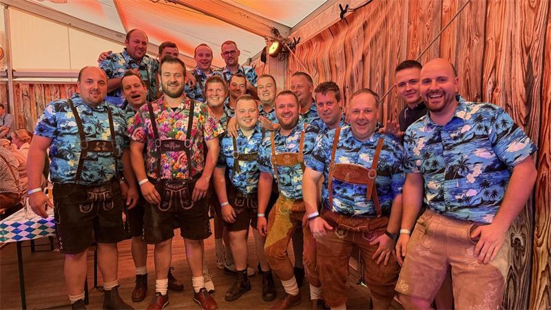 Oktoberfest statt Ballermann: Junggesellenabschied von André Meinke aus Hagenah.