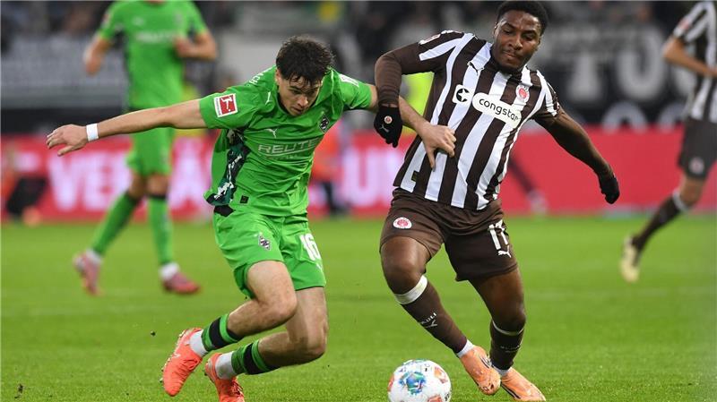 Oladapo Afolayan (r) verlässt den FC St. Pauli. (Archivbild)