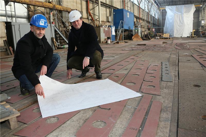 Neue Hafenfähren bringen schnelleren Takt Olaf Deter (links), Geschäftsführer SET, und Dr. Tobias Haack, Hadag-Vorstand. Foto: Sören Hoffmeister