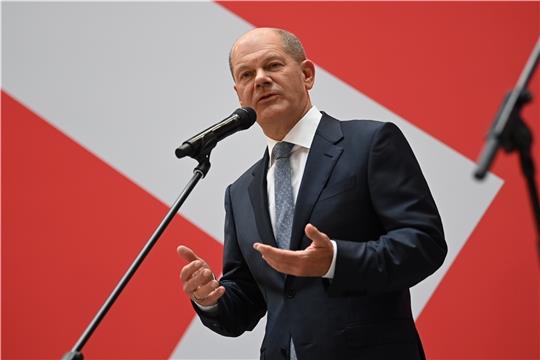 Olaf Scholz, Kanzlerkandidat der SPD, spricht während der SPD Pressekonferenz im Willy-Brandt-Haus nach der Bundestagswahl. Foto: Pedersen/dpa