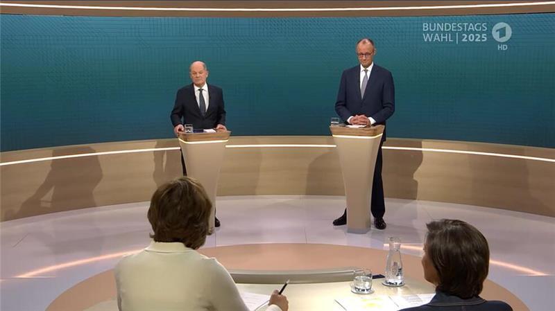 Olaf Scholz und Friedrich Merz schenken sich im TV-Duell nichts.