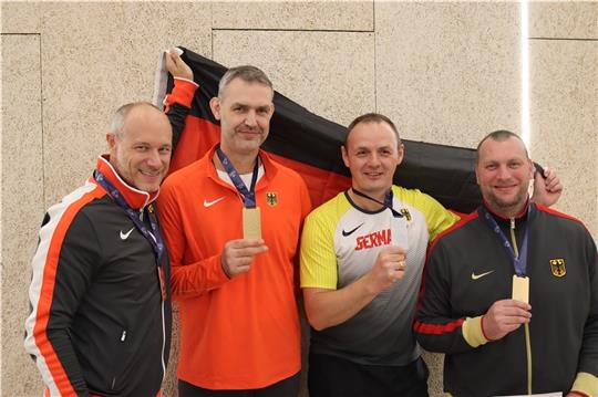 Olaf Schumann vom Buxtehuder SV (Zweiter von links) zusammen mit anderen deutschen Athleten bei der EM in Portugal. Foto: privat