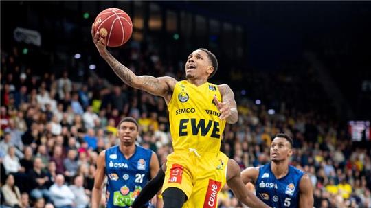 Oldenburgs DeWayne Russell.