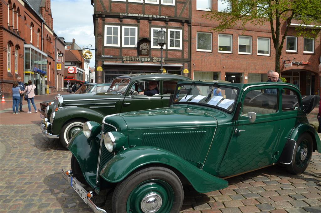 Oldtimer auf dem Pferdemarkt.
