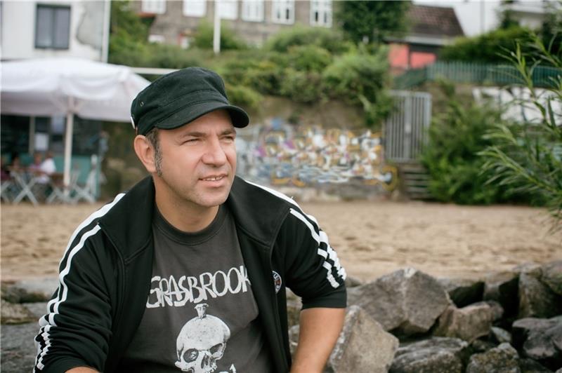 Ole Plogstedt hat jahrzehntelang Bands während ihrer Tourneen begleitet und für ihr leibliches Wohl gesorgt. Foto: Tim Hackemack