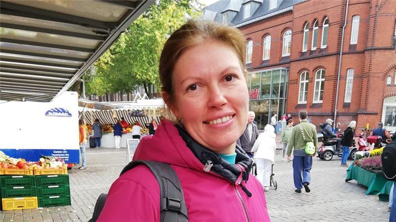 Olga Gammer arbeitet in der Stadt und kauft gern Fleisch und Brot auf dem Markt.