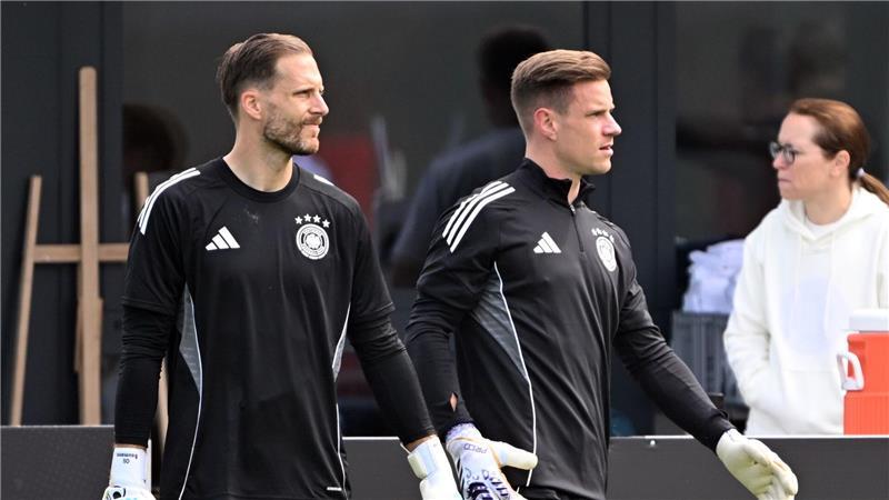 Nagelsmann bedauert ter Stegens Pech - Dynamik um Neuer? Oliver Baumann (l) könnte Marc-André ter Stegen endgültig den Rang ablaufen. (Archivbild)