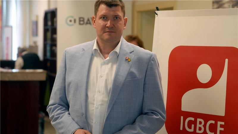 Oliver Heinrich, Verhandlungsführer der IG BCE, sieht nun die Unternehmen in der Pflicht (Archivbild)
