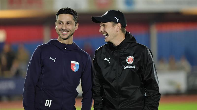 Oliver Ioannou (links) und Benny Hoose. Einst kickten sie gemeinsam in Hannover. Heute sind sie Freunde und Trainerkollegen.
