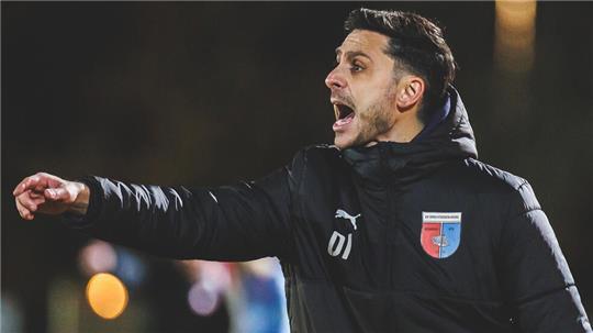 Oliver Ioannou steht seit gut 13 Monaten als Trainer an der Seitenlinie bei D/A.