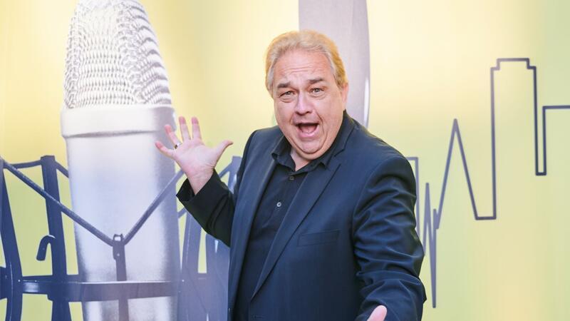 Oliver Kalkofes neues Format „Faking Bad - Besser als die Wahrheit“ ist ab Ende Juni in der ARD-Mediathek zu sehen.